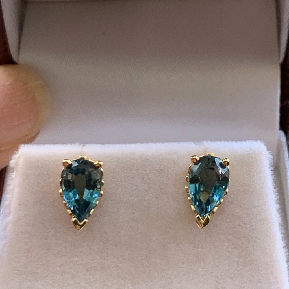 NEW 14KY London Blue Pear Shaped Stud Earrings - Picture 14 of 14